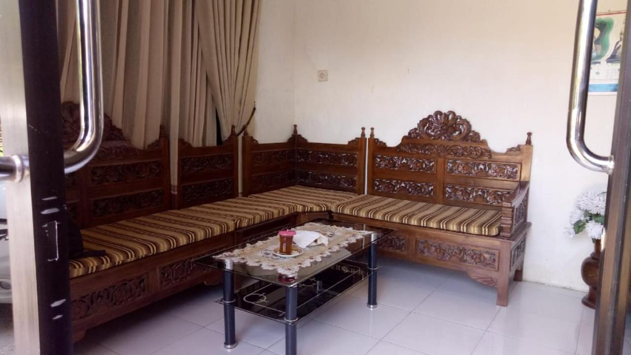 Cheap Inn Banyuwangi بانيووانجى المظهر الخارجي الصورة