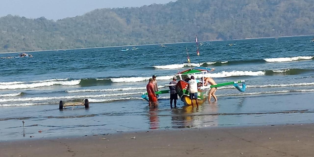 Cheap Inn Banyuwangi بانيووانجى المظهر الخارجي الصورة