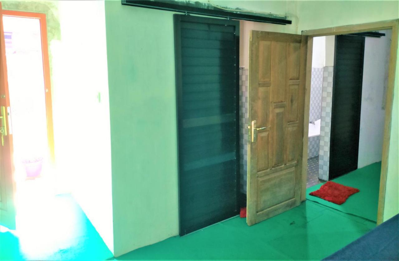 Cheap Inn Banyuwangi بانيووانجى المظهر الخارجي الصورة
